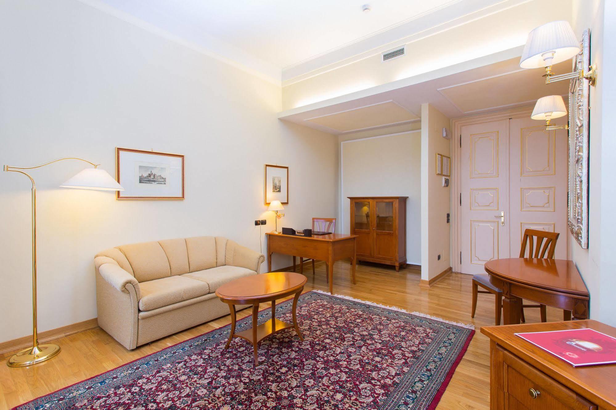 Grand Hotel Entourage - Palazzo Strassoldo Gorizia Esterno foto