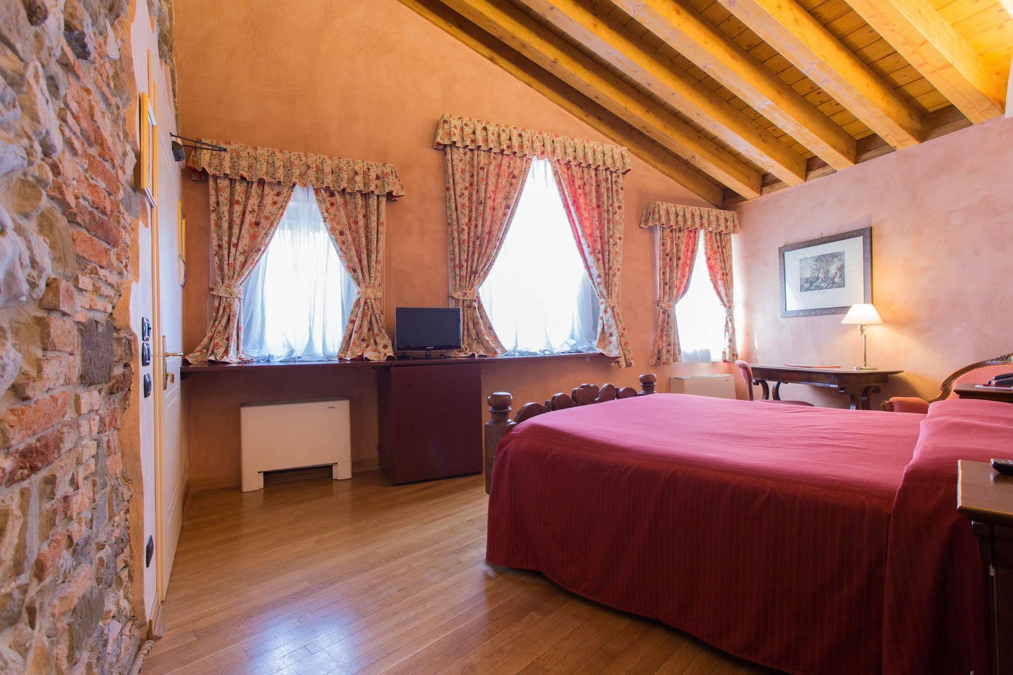 Grand Hotel Entourage - Palazzo Strassoldo Gorizia Esterno foto